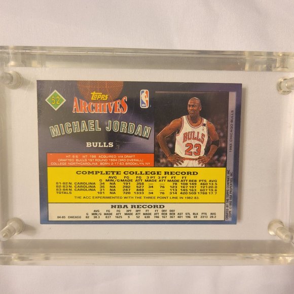 1993 Topps Michael Jordan #52 Chicago Bulls - Picture 2 of 6